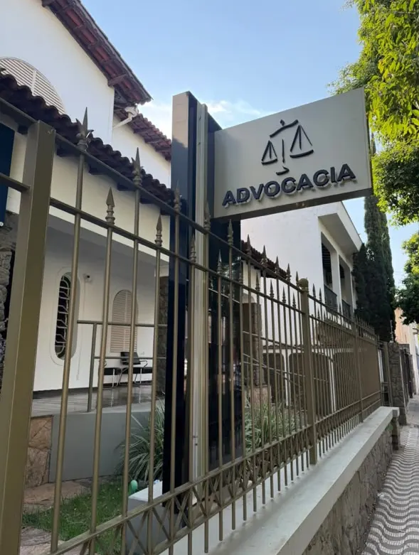Fachada do escritório na Rua Dom José Gaspar, Centro de Araxá
